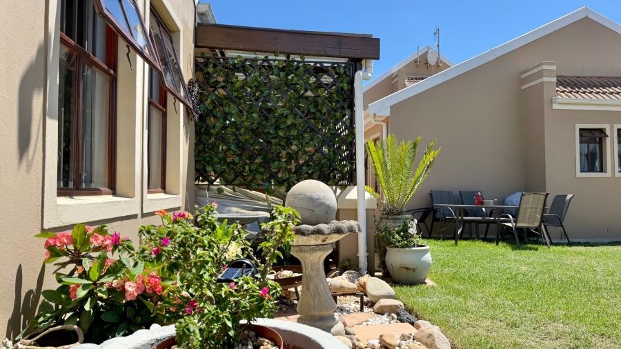 2 Bedroom Property for Sale in Twin Palms Western Cape